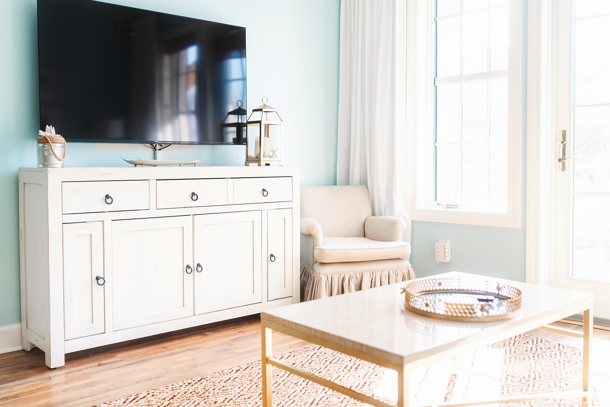 Choosing the Best TV for Airbnb Rental Properties