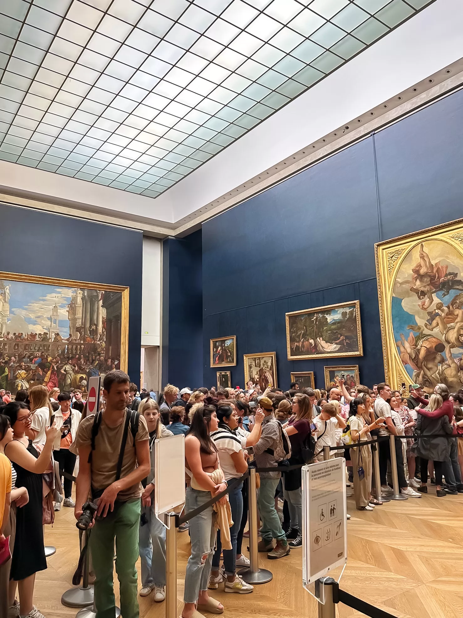 Crowds at the Mona Lisa