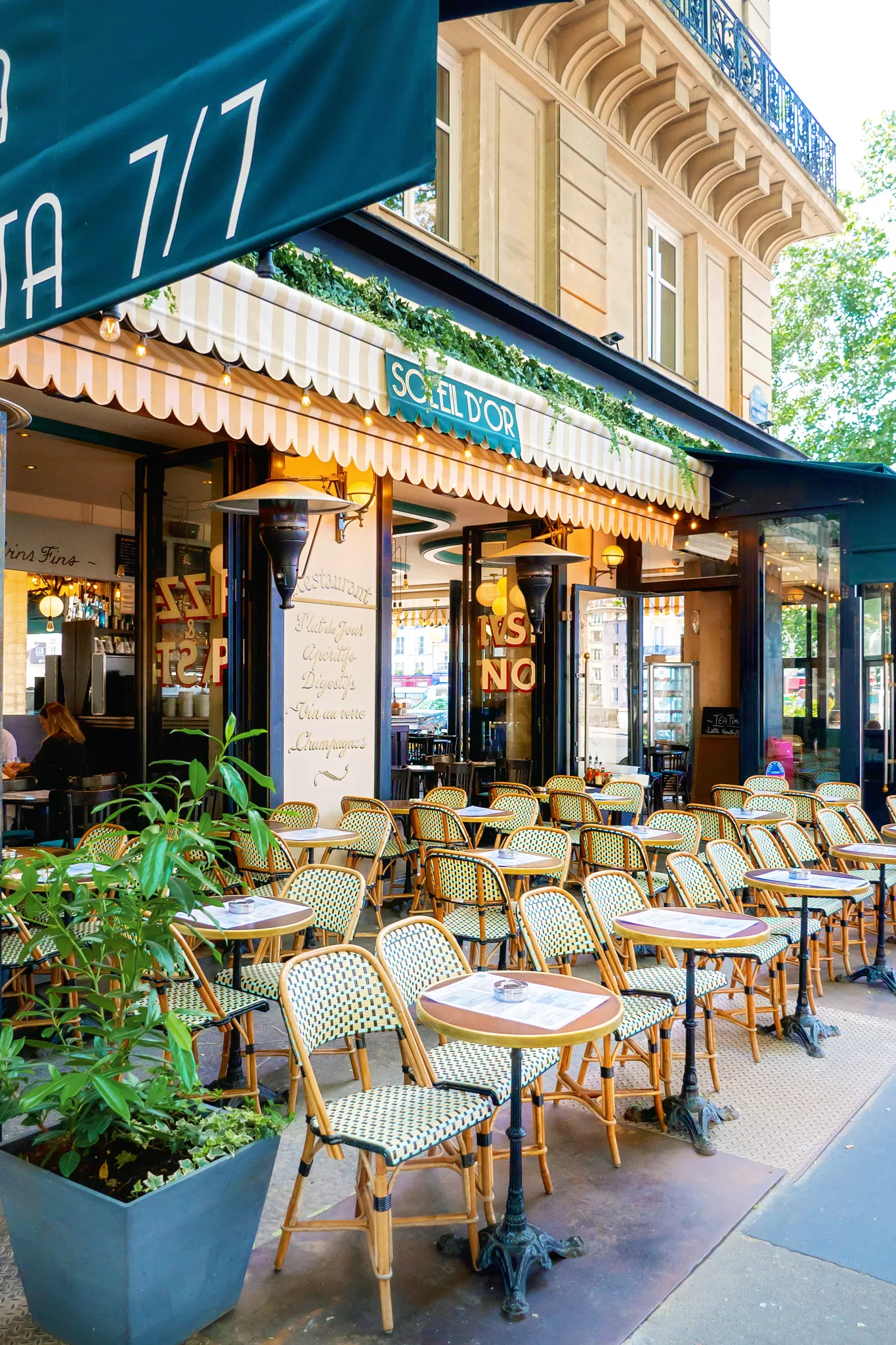 A charming Paris cafe