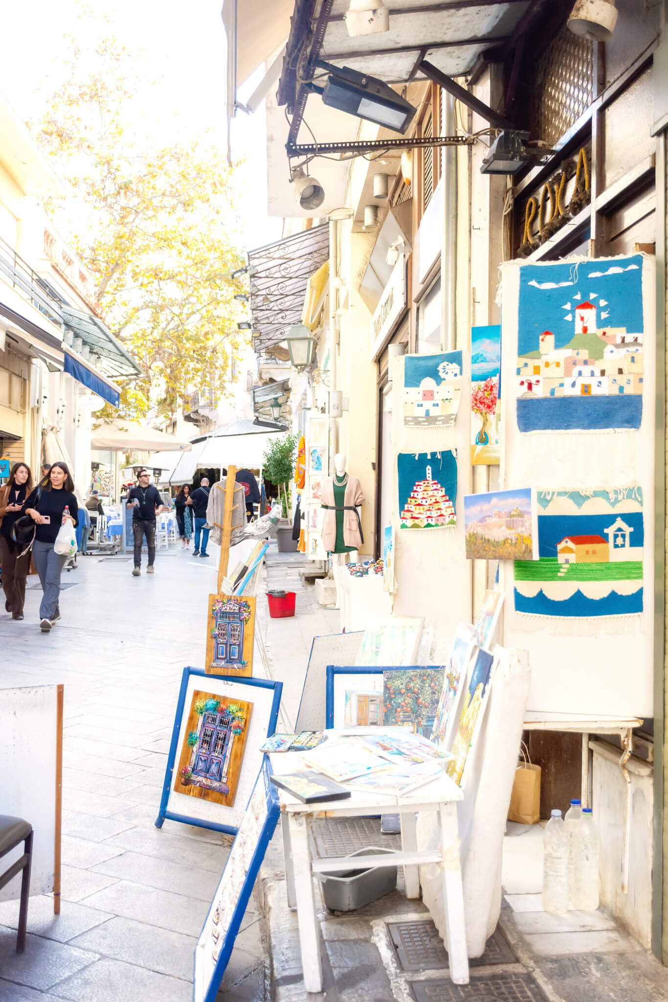 Art shop in the Plaka district in Athens