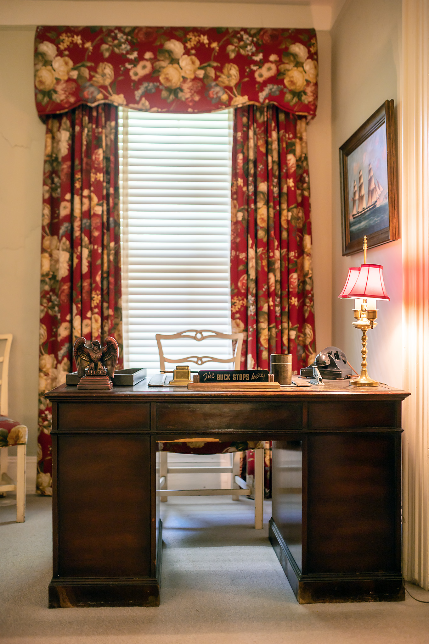 harry truman desk