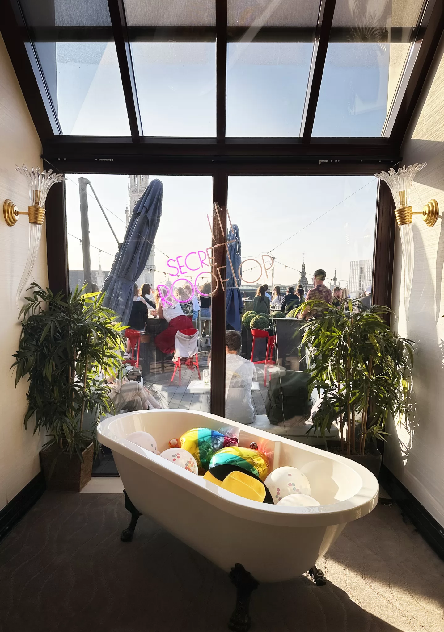 Bathtub decor at the Secret Rooftop Bar Brussels
