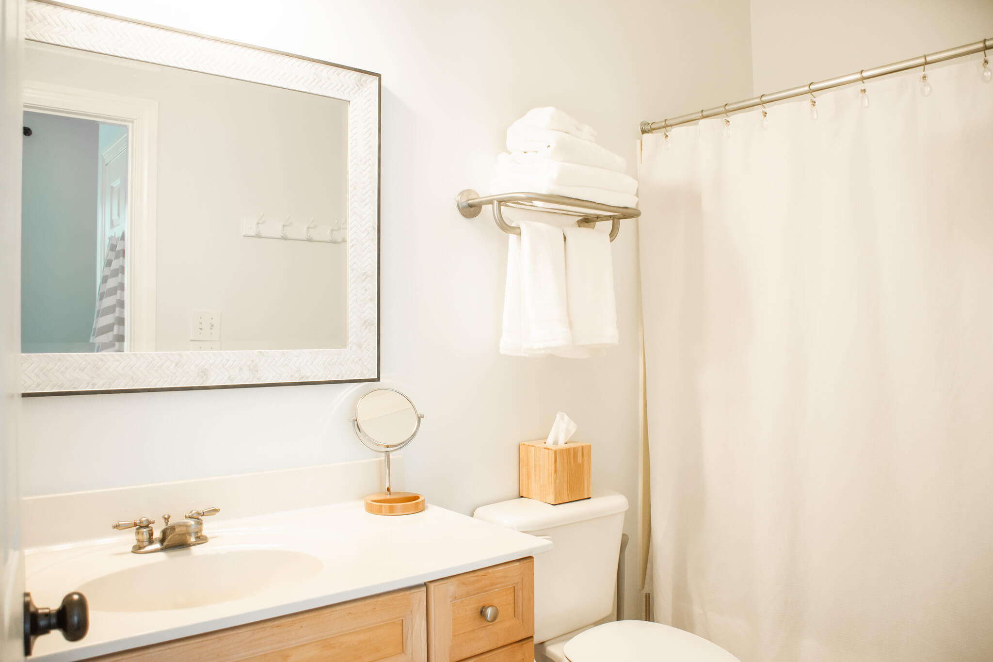 Hotel Quality Towels - Bathroom Towel Bundles for Airbnb