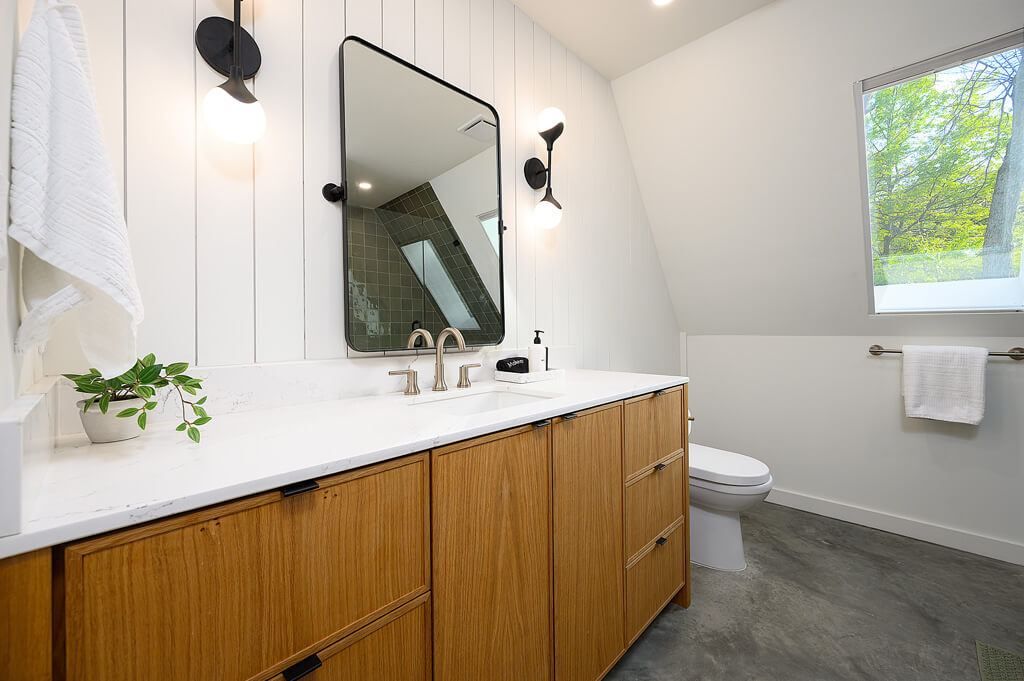 Bathroom at Lake Getwaway Frame Cedar Creek Lake Rental in Texas