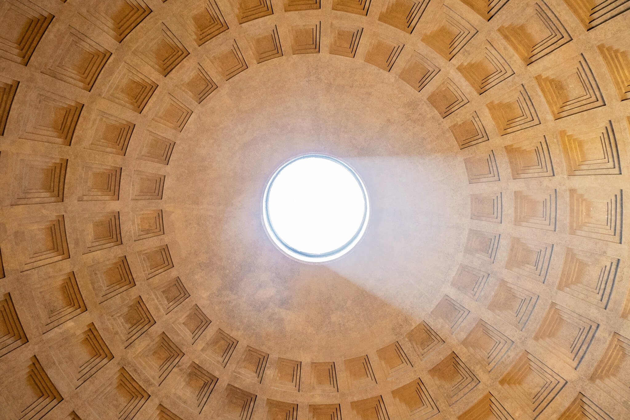 the 27 ft wide hole at the top of the Pantheon 