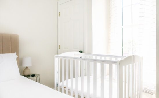 Using a mini crib at your Airbnb to attract more Airbnb bookings during the slower season