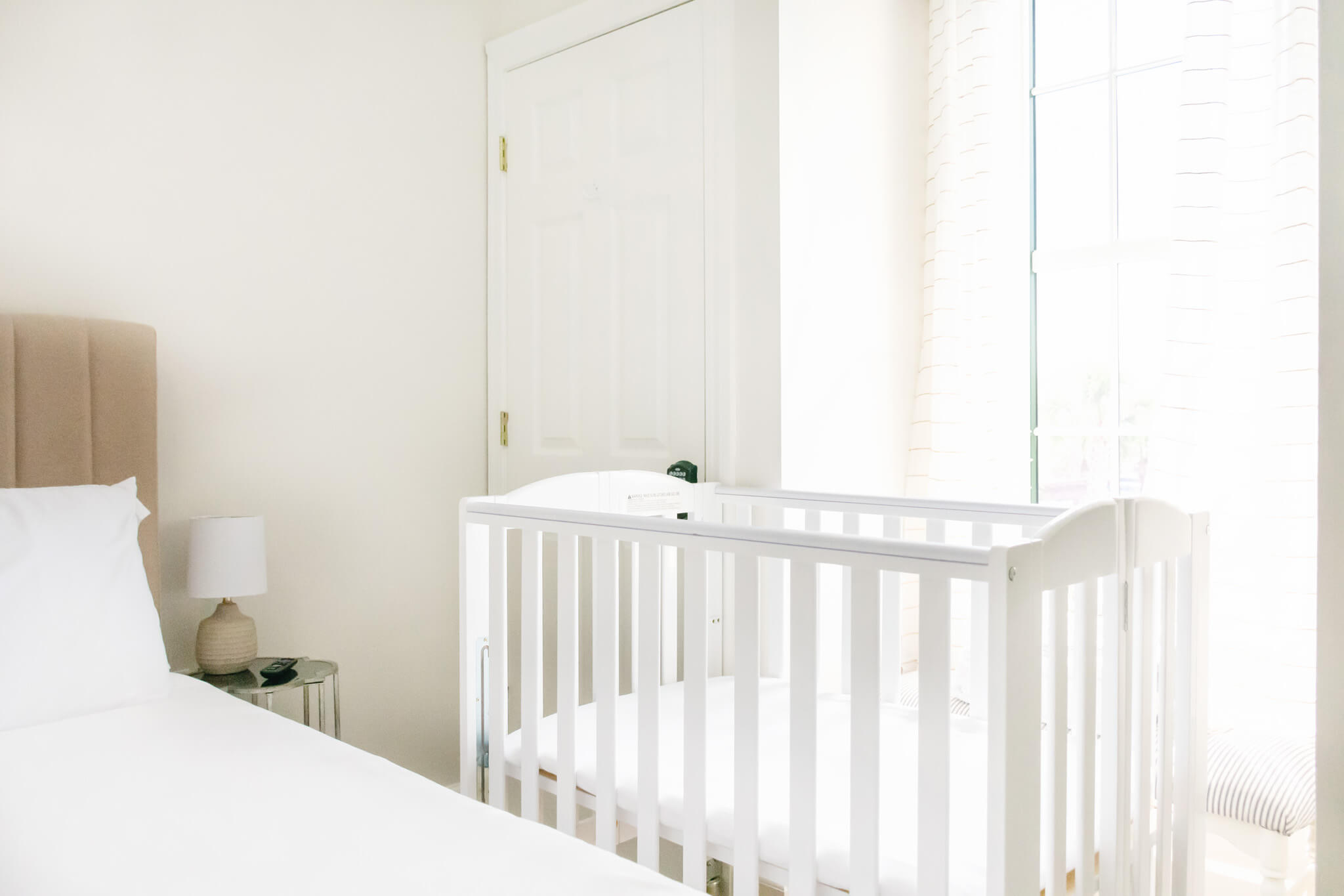 Using a mini crib at your Airbnb to attract more Airbnb bookings during the slower season