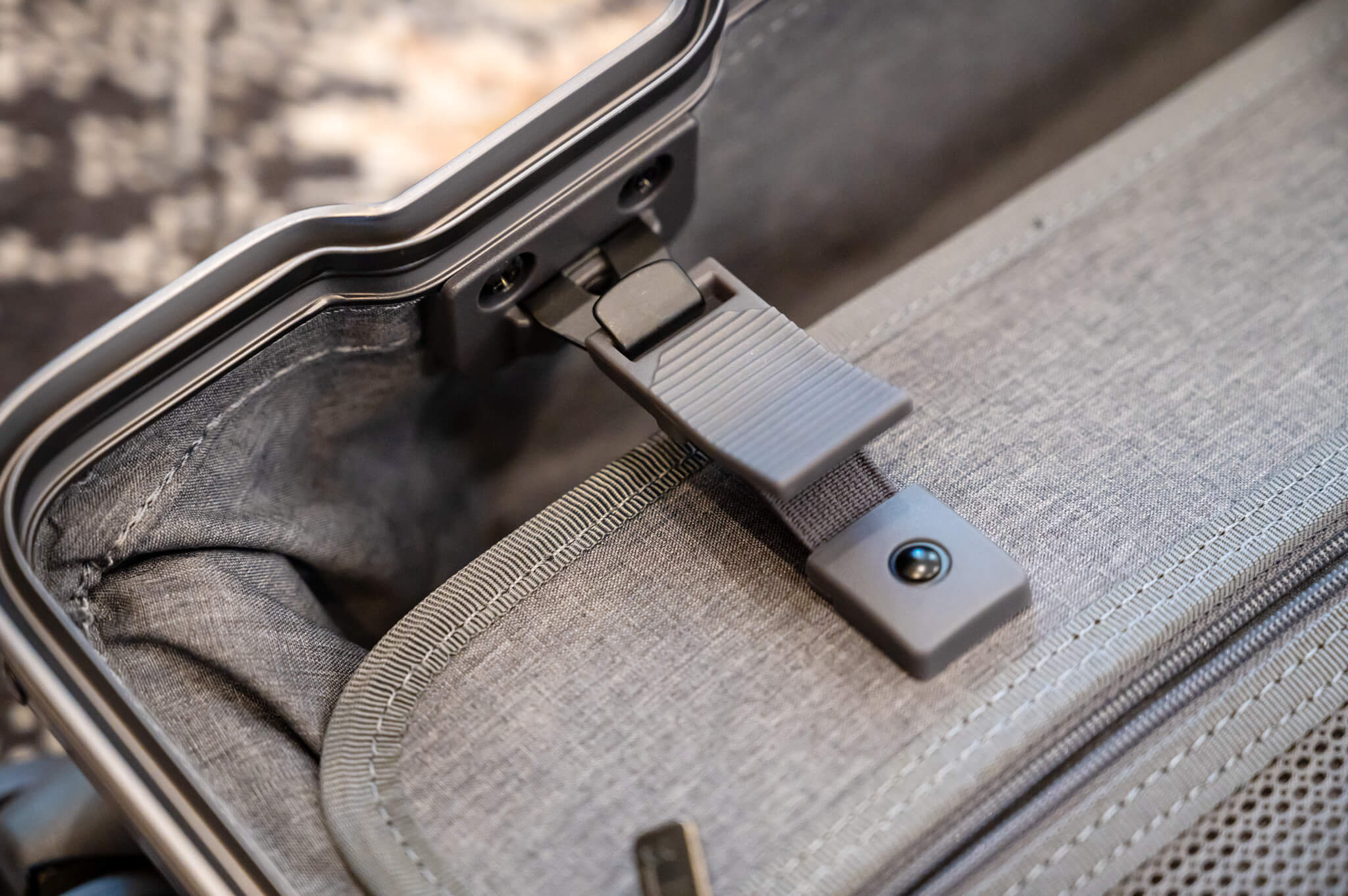 LEVEL8 Gibraltar Carry-on Suitcase latches